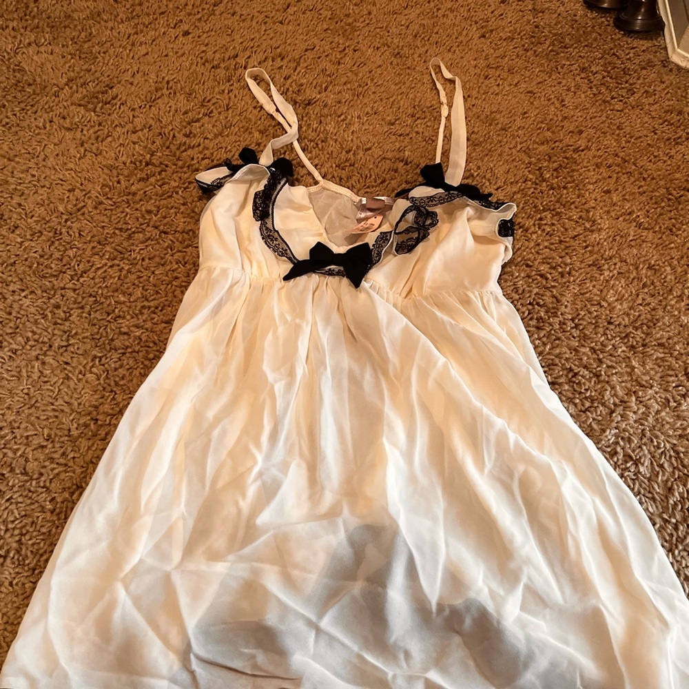 Vintage Victoria Secrets Cream colored babydoll pajamas with tags.